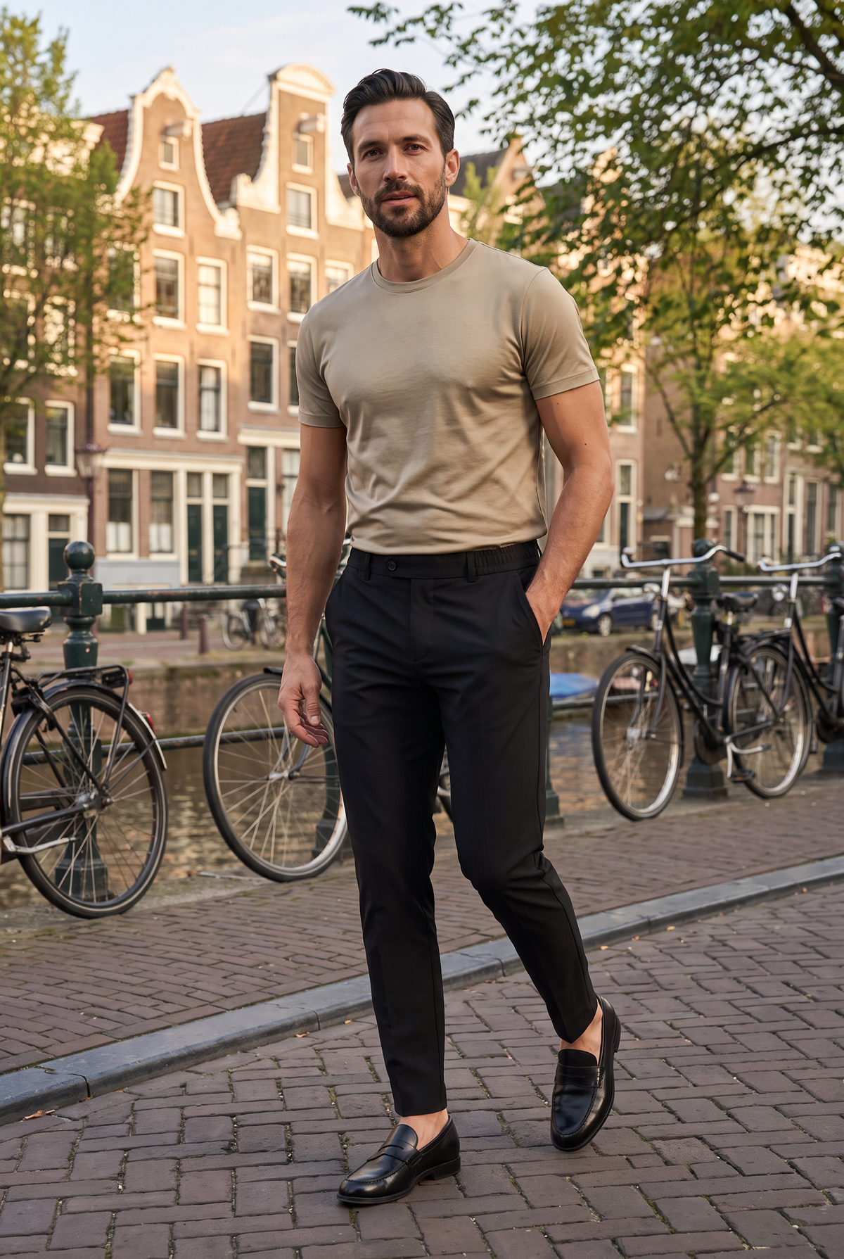 Premium pantalon zwart - lifestyle aan de Amsterdamse gracht