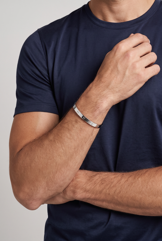 Astos screw armband zilver verguld - gedragen om de pols