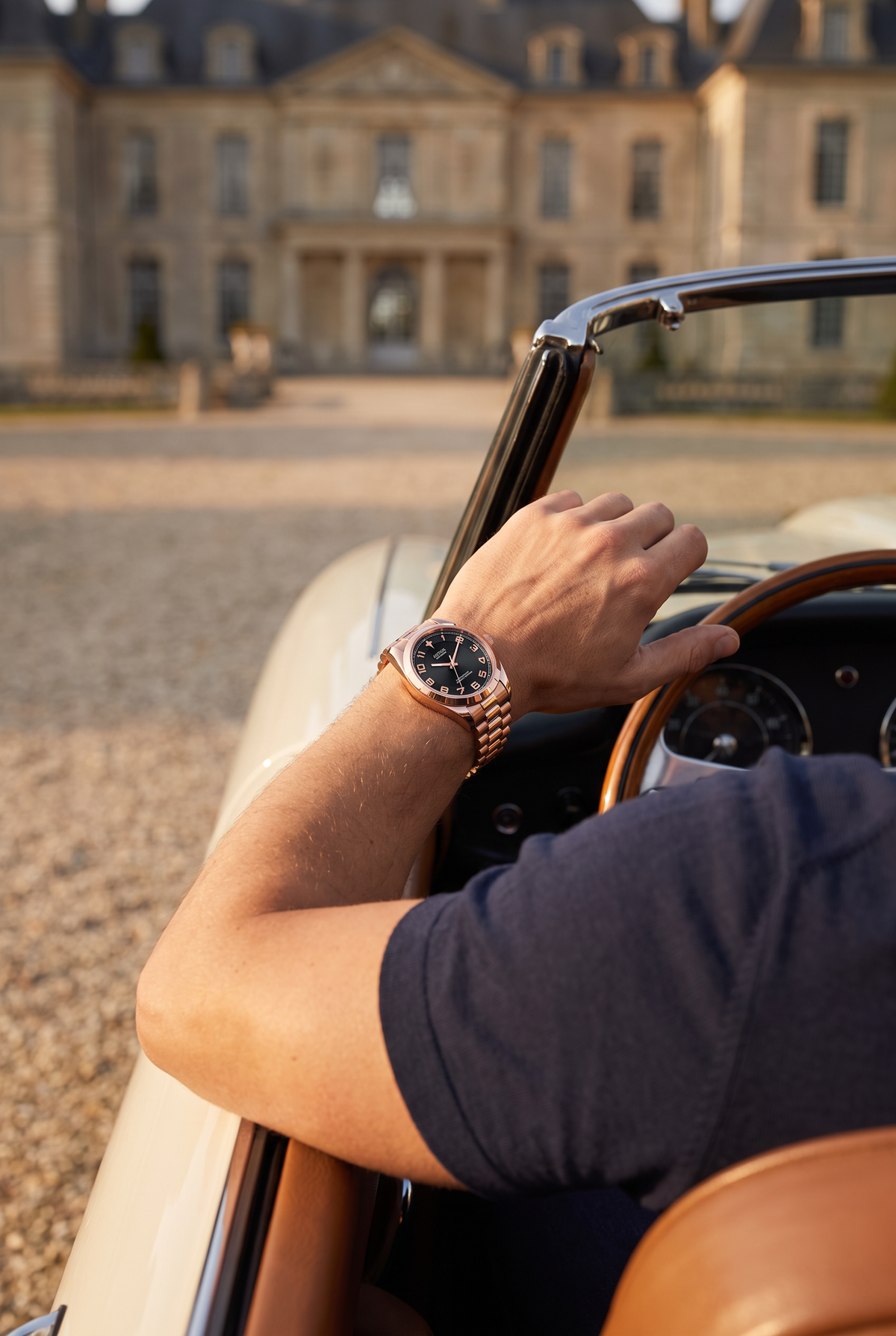 Angel Deluxe Edition rosé goud - in een oldtimer voor een kasteel