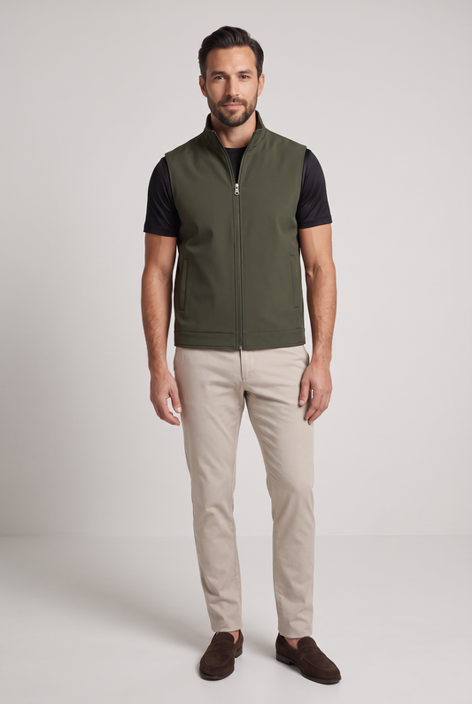 Tweezijdige bodywarmer groen - volledige look op model, studio