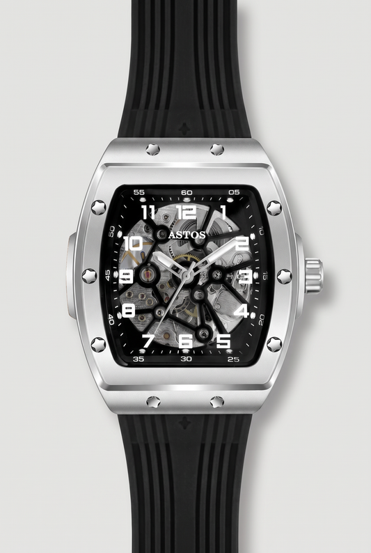 Astos Millionaire Silver horloge, zilveren tonneau-kast met skeleton wijzerplaat en zwarte rubberen band, vooraanzicht