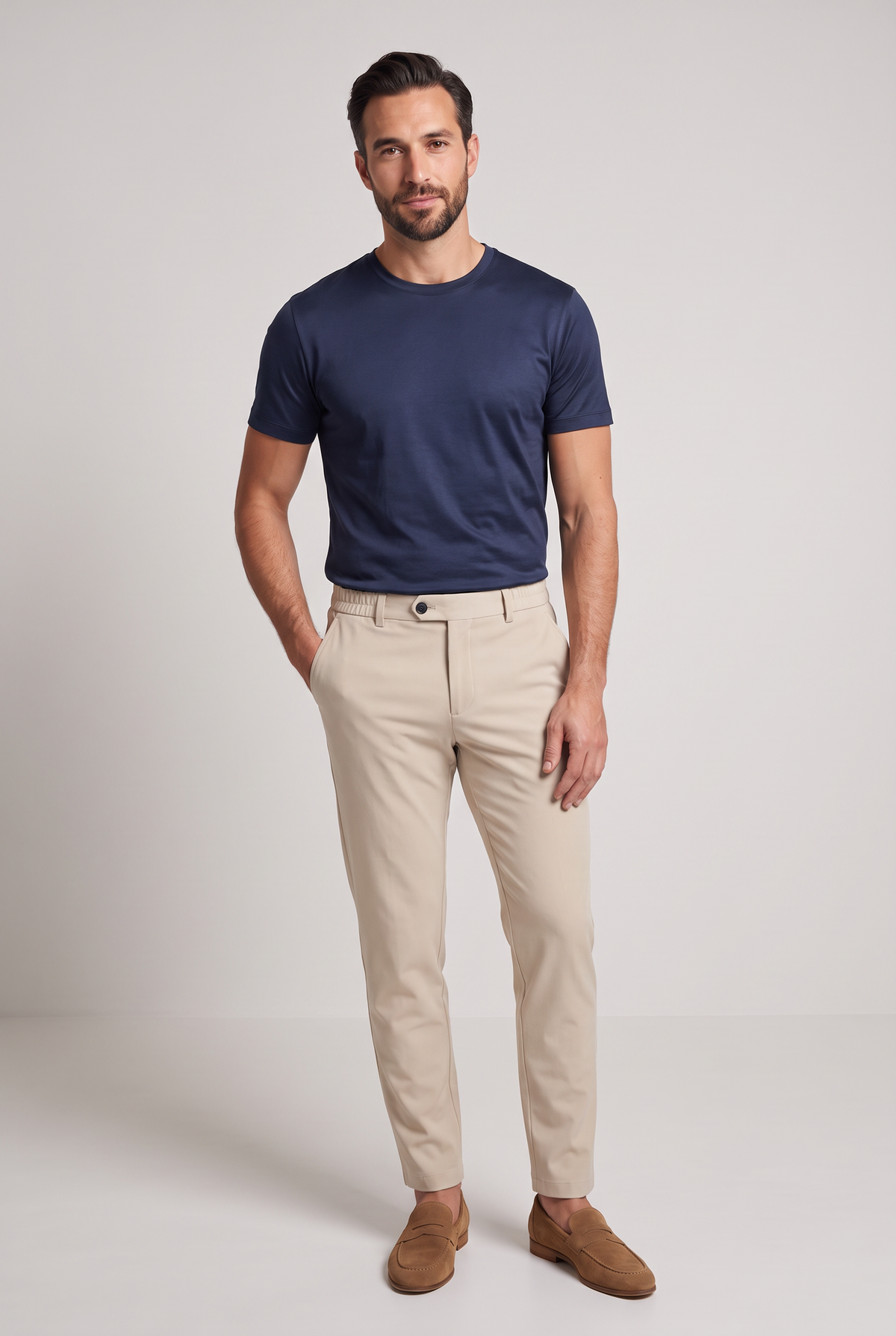 Premium pantalon beige - vooraanzicht op model, studio