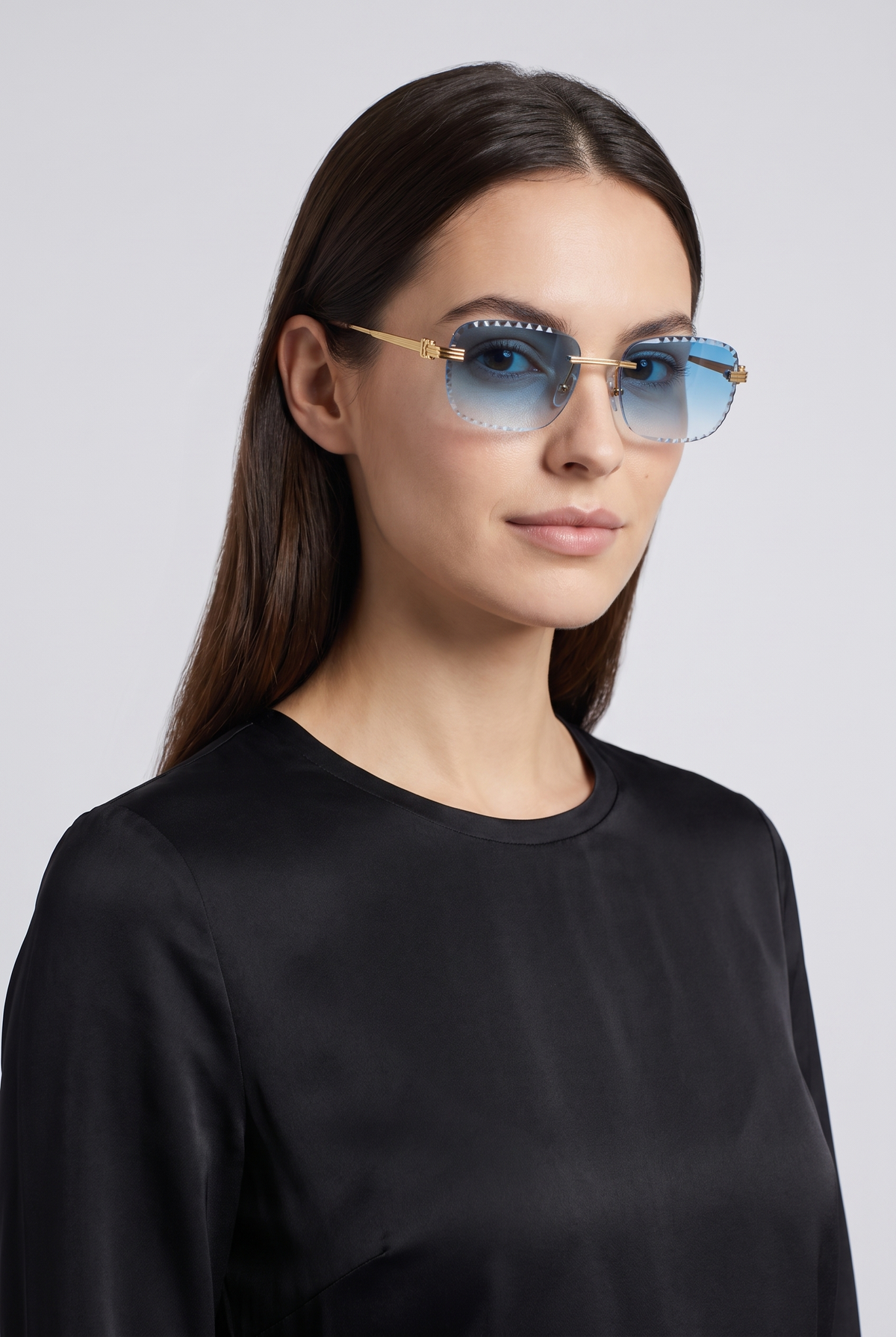 Eyewear Premium Diamond Cut zonnebril lichtblauw - gedragen door vrouwelijk model