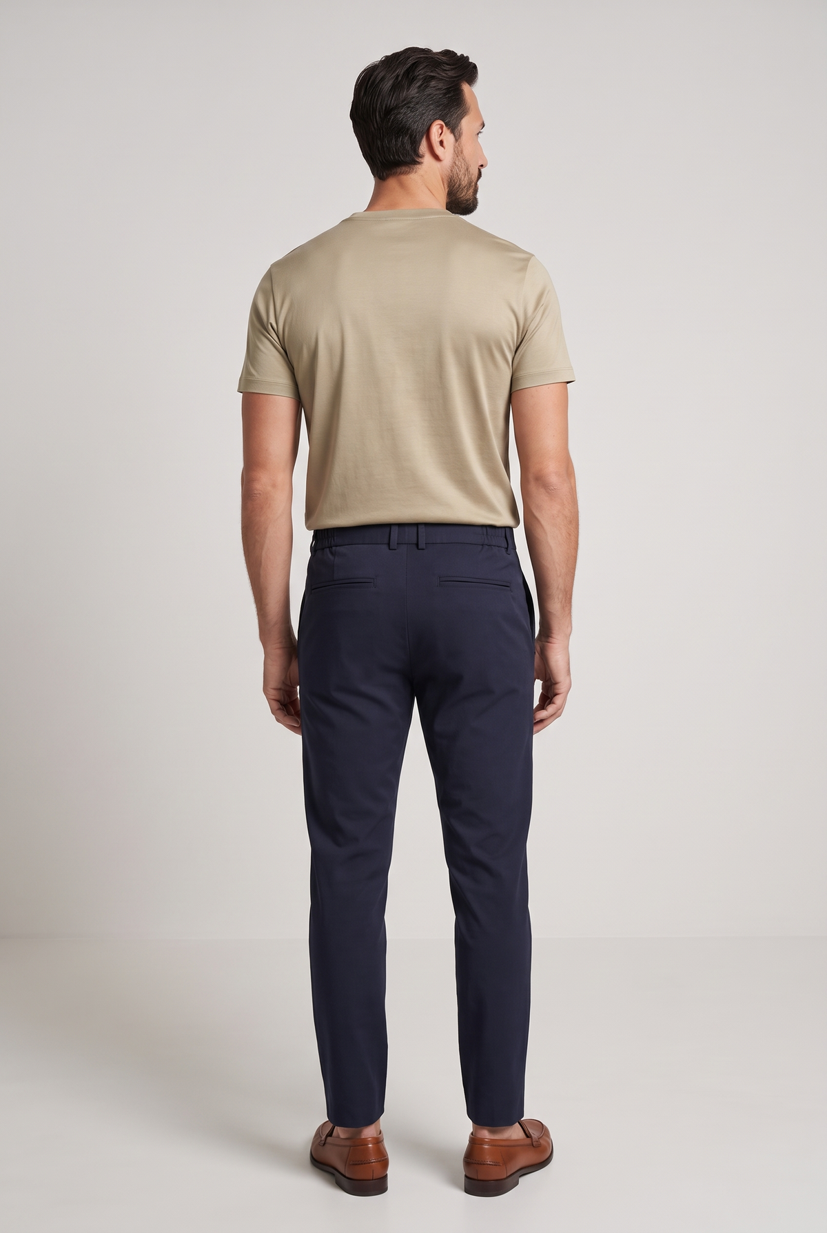Premium pantalon navy - achteraanzicht op model, studio