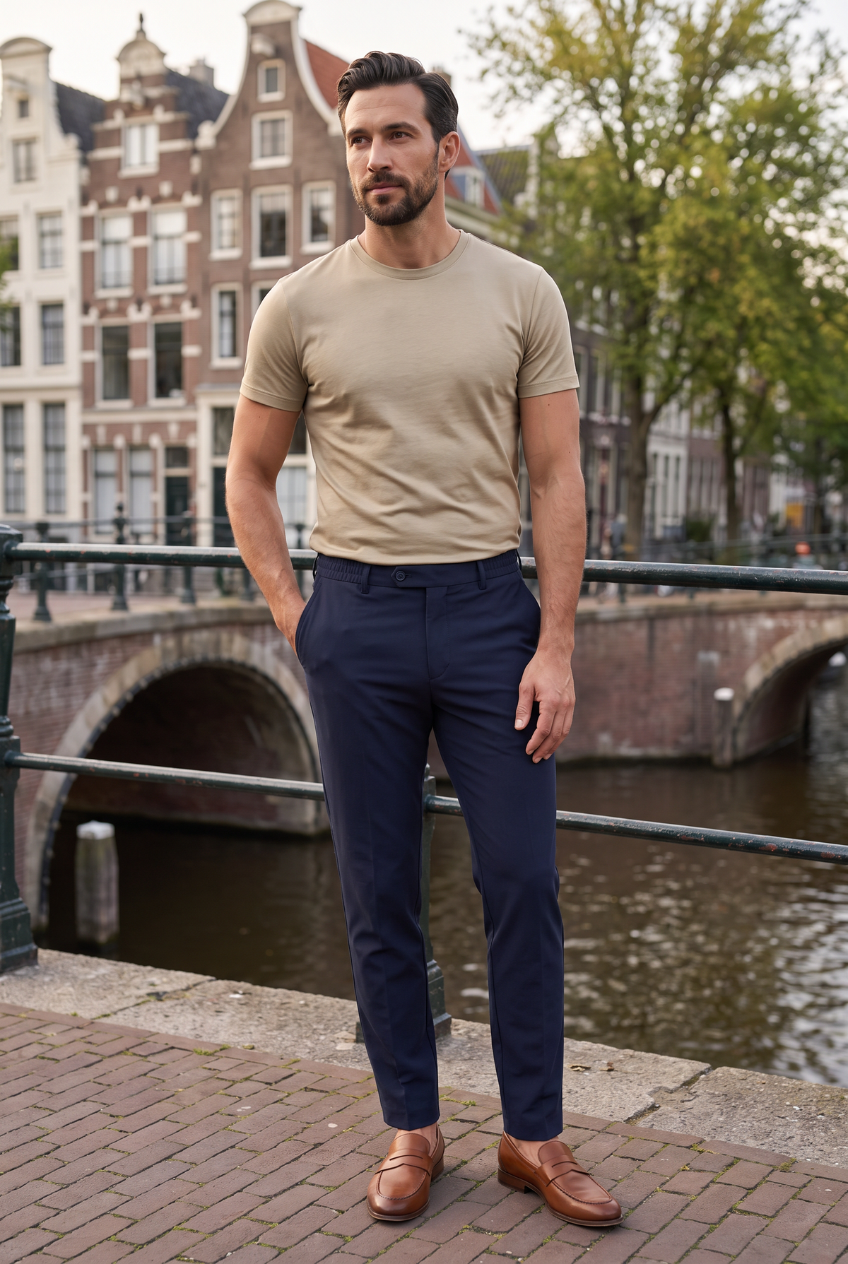 Premium pantalon navy - lifestyle aan de Amsterdamse gracht