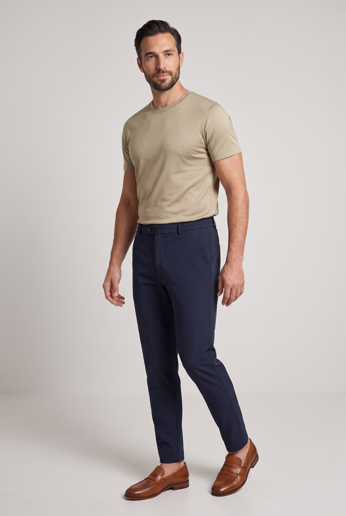 Premium pantalon navy - zijaanzicht in beweging, studio