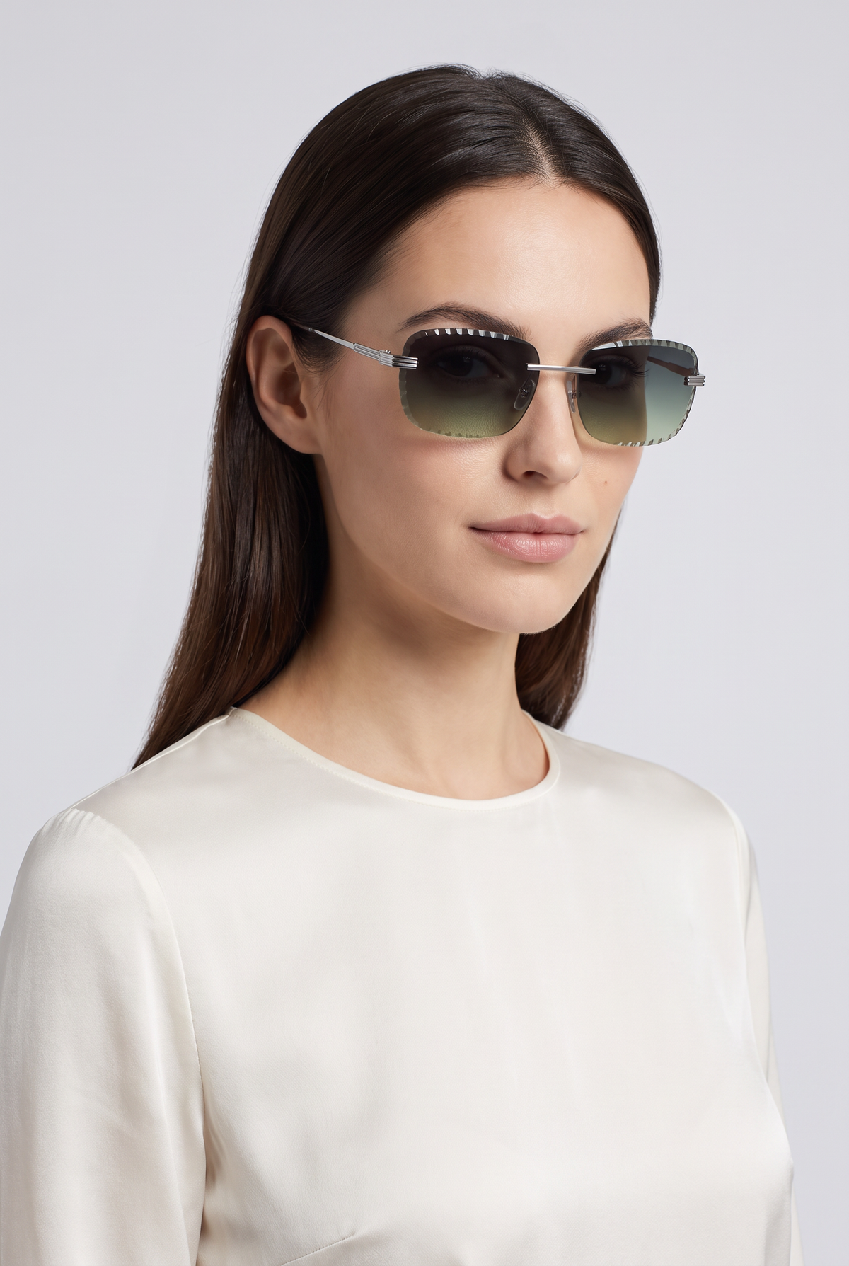Eyewear Premium Diamond Cut zonnebril zilver groen - gedragen door vrouwelijk model