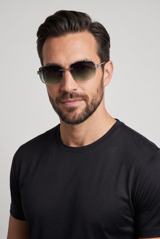 Eyewear Premium Diamond Cut zonnebril zilver groen - gedragen door model, studio
