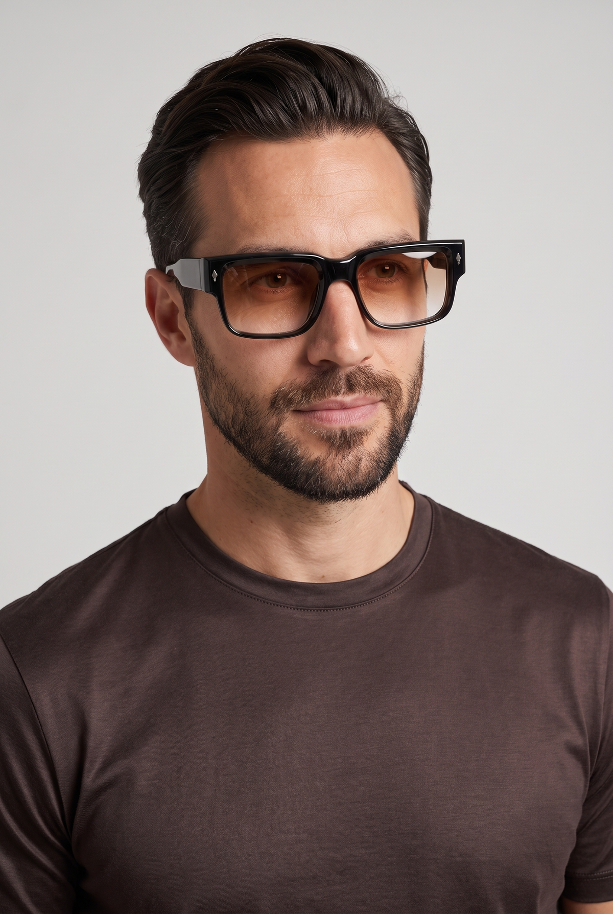 Marbella Bold zonnebril zwart montuur met bruine glazen - model portret