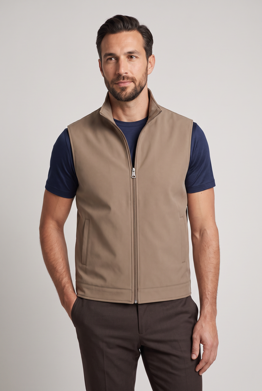 Tweezijdige bodywarmer beige - vooraanzicht op model over glans shirt, studio