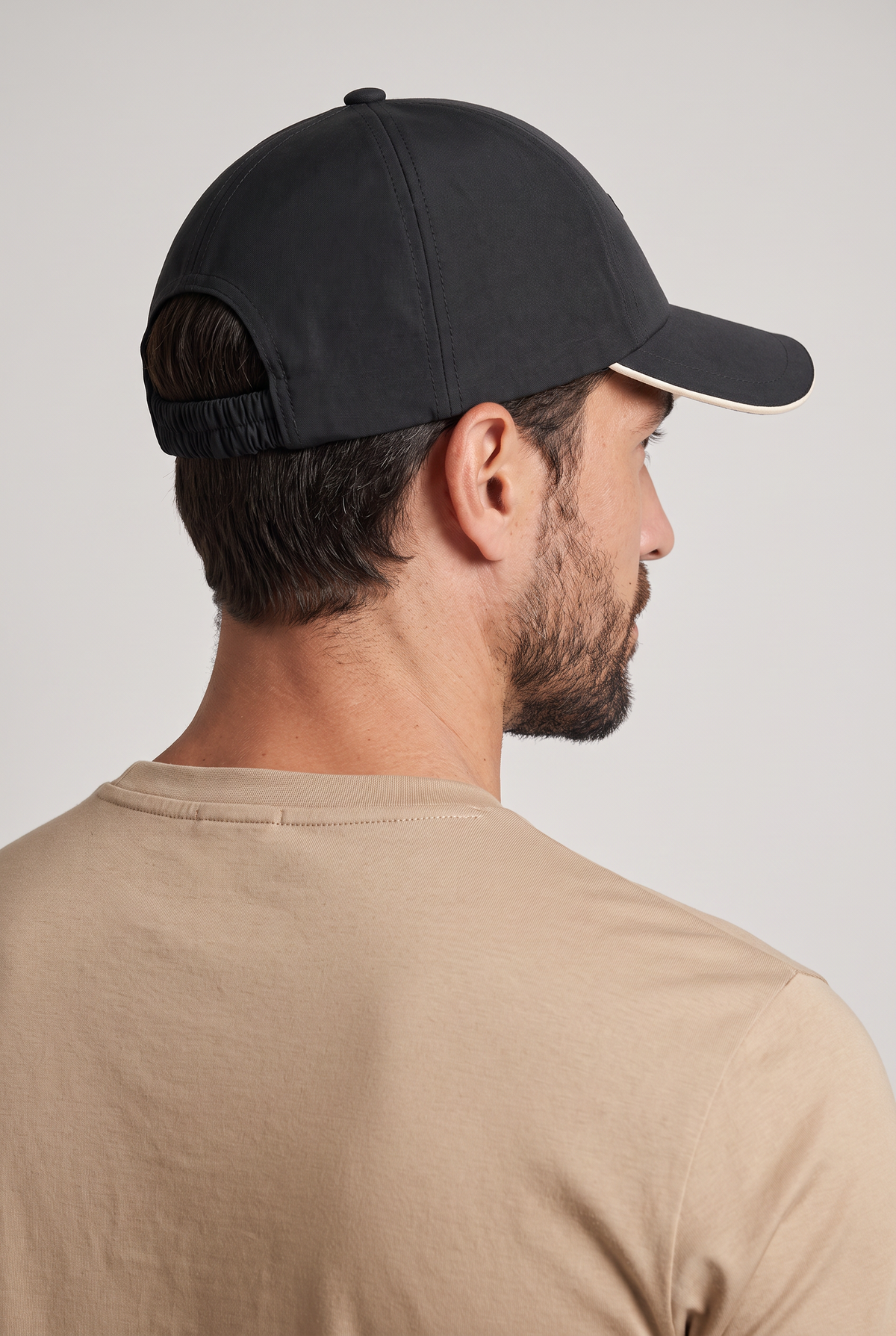 Baseball cap zwart, achterkant met elastische sluiting