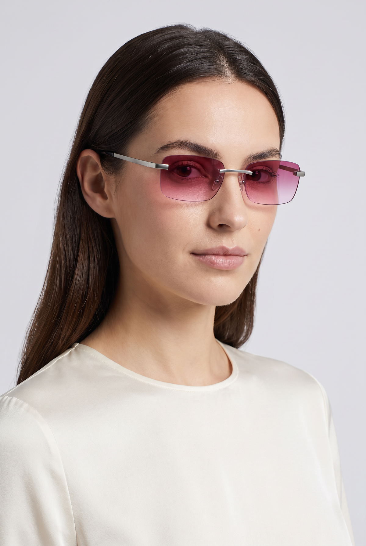 Eyewear Bordeaux Silver zonnebril - gedragen door vrouwelijk model