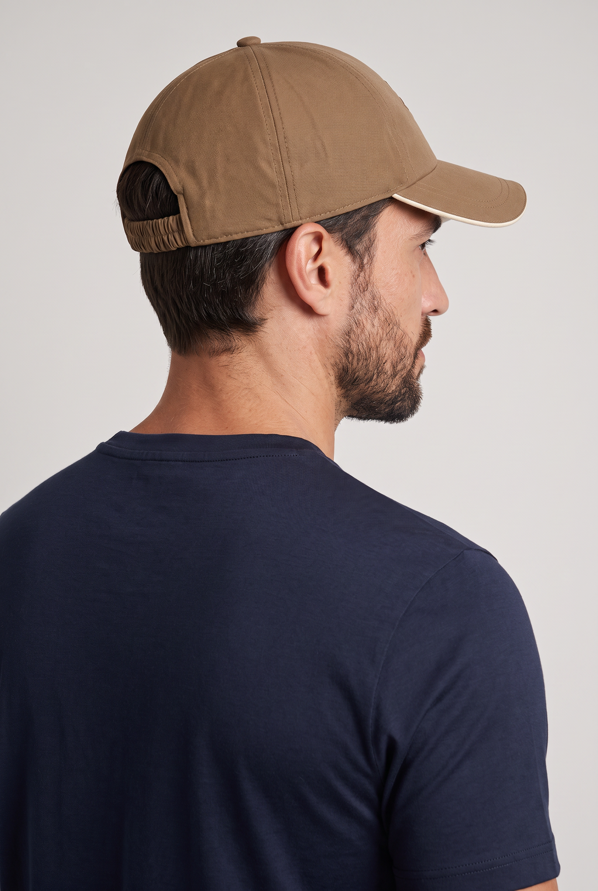 Baseball cap bruin, achterkant met elastische sluiting