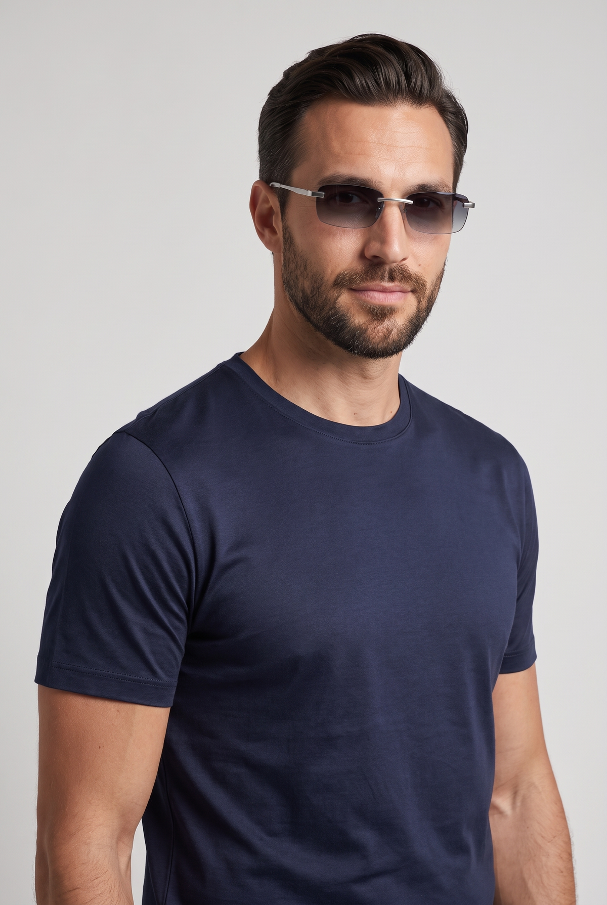 Eyewear Black Silver zonnebril - gedragen door model, studio
