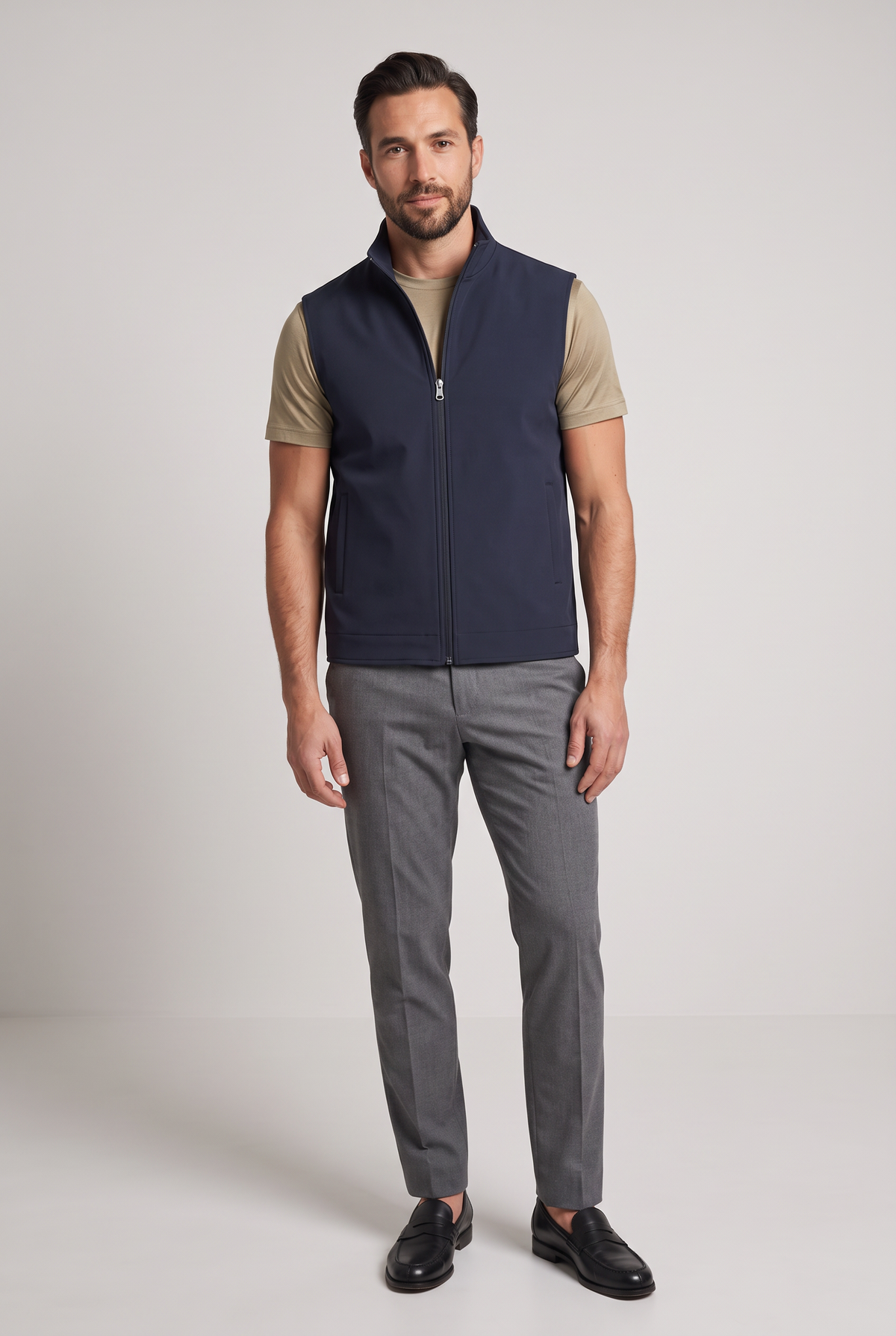 Tweezijdige bodywarmer navy - volledige look op model, studio