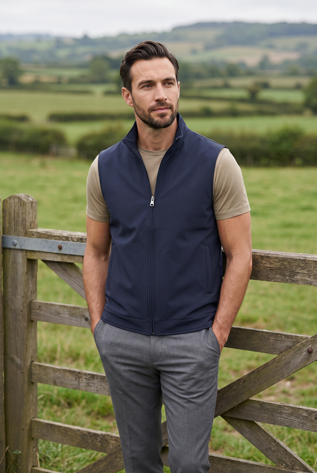 Tweezijdige bodywarmer navy - lifestyle op het platteland