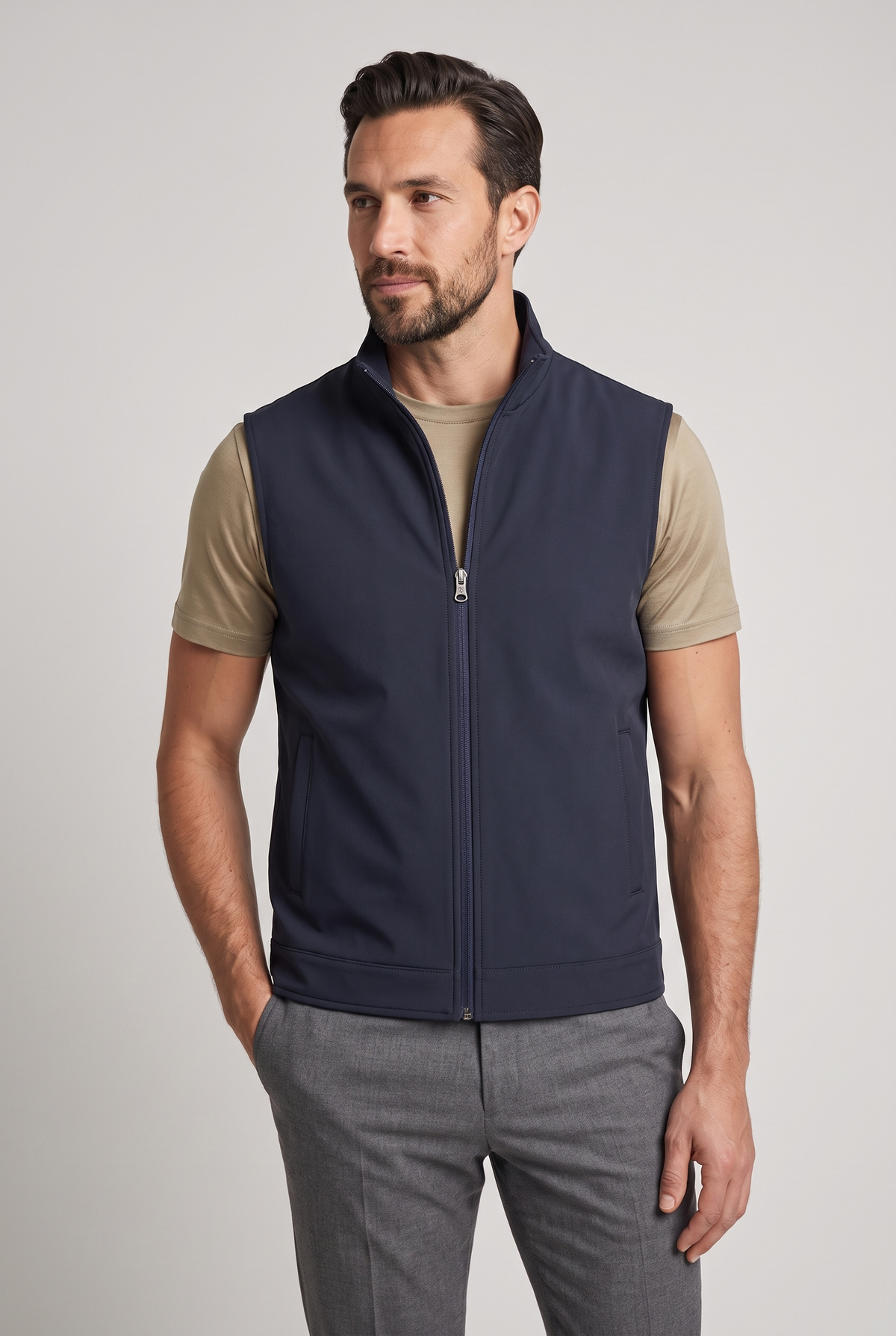Tweezijdige bodywarmer navy - vooraanzicht op model over glans shirt, studio