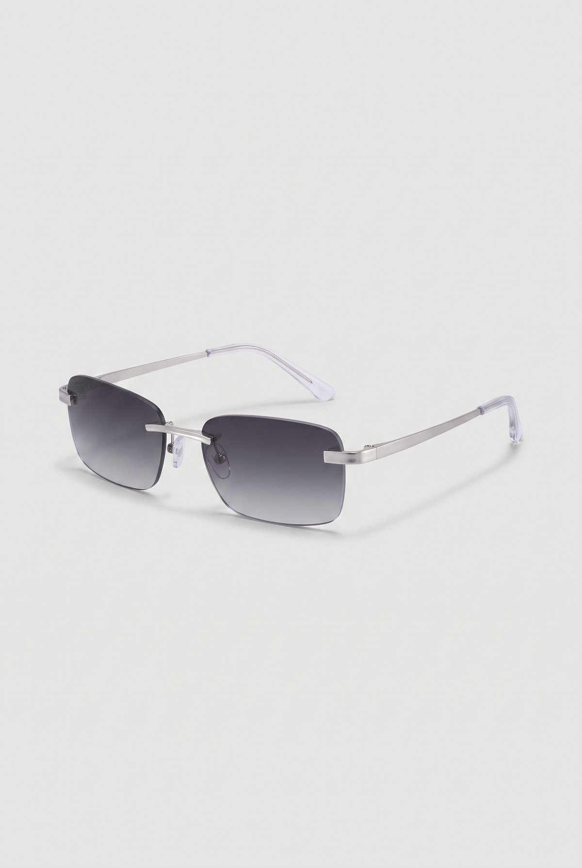 Eyewear Black Silver zonnebril zwarte glazen zilver montuur - schuin aanzicht