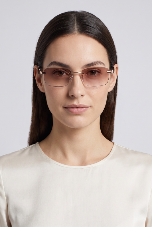 Astos Women's Eyewear Brown Gradient - randloze zonnebril met bruin verloop gedragen door model, studio